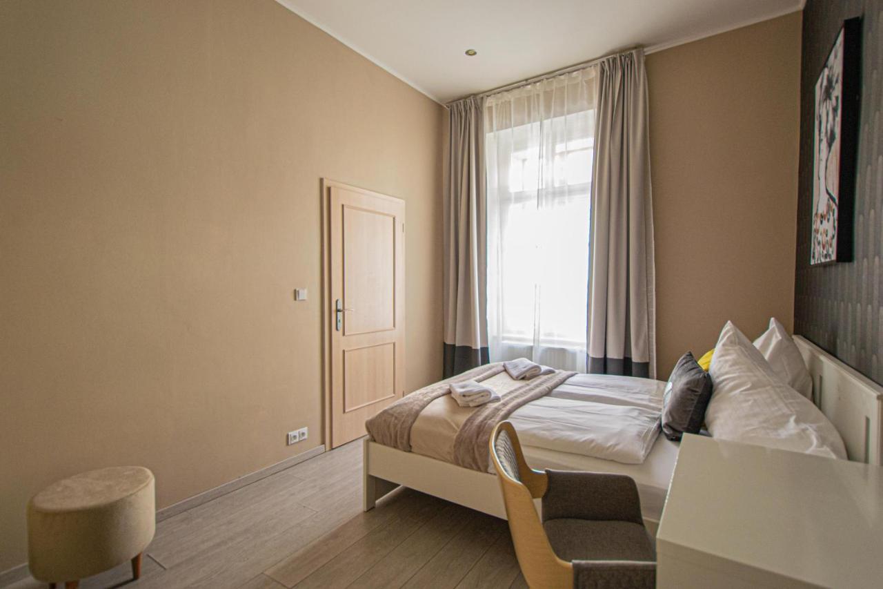 Ruterra Apartment Charles Bridge Прага Экстерьер фото