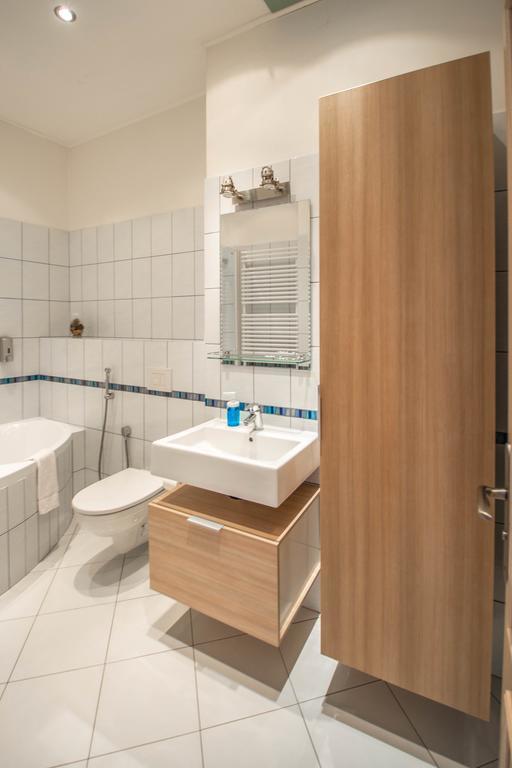 Ruterra Apartment Charles Bridge Прага Экстерьер фото